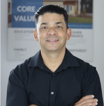 Mike Vasquez headshot